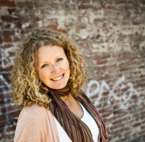 Natalie Foster Headshot